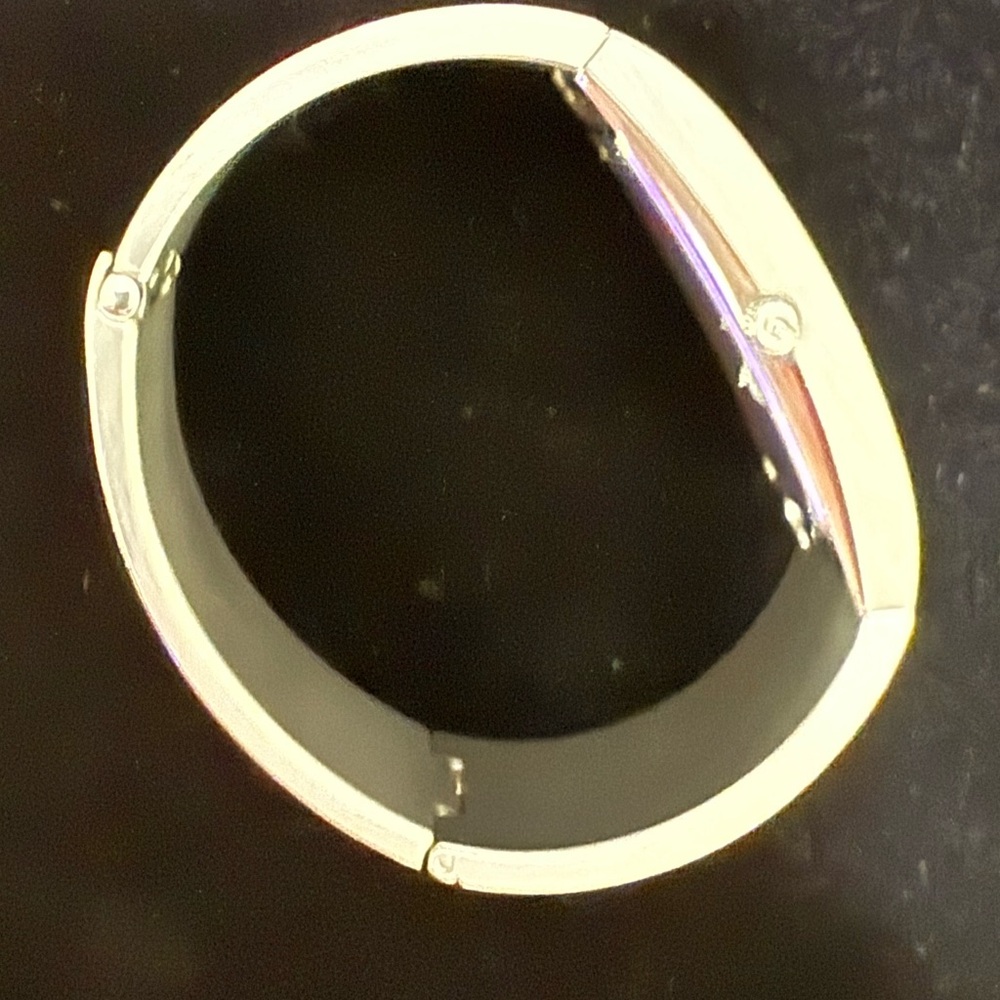 Gucci Silver Tone Bracelet Watch with Black Dial - Picture 10 of 10